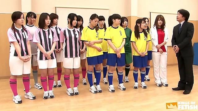 日本女性はコーチから誘惑の技術を学ぶ！